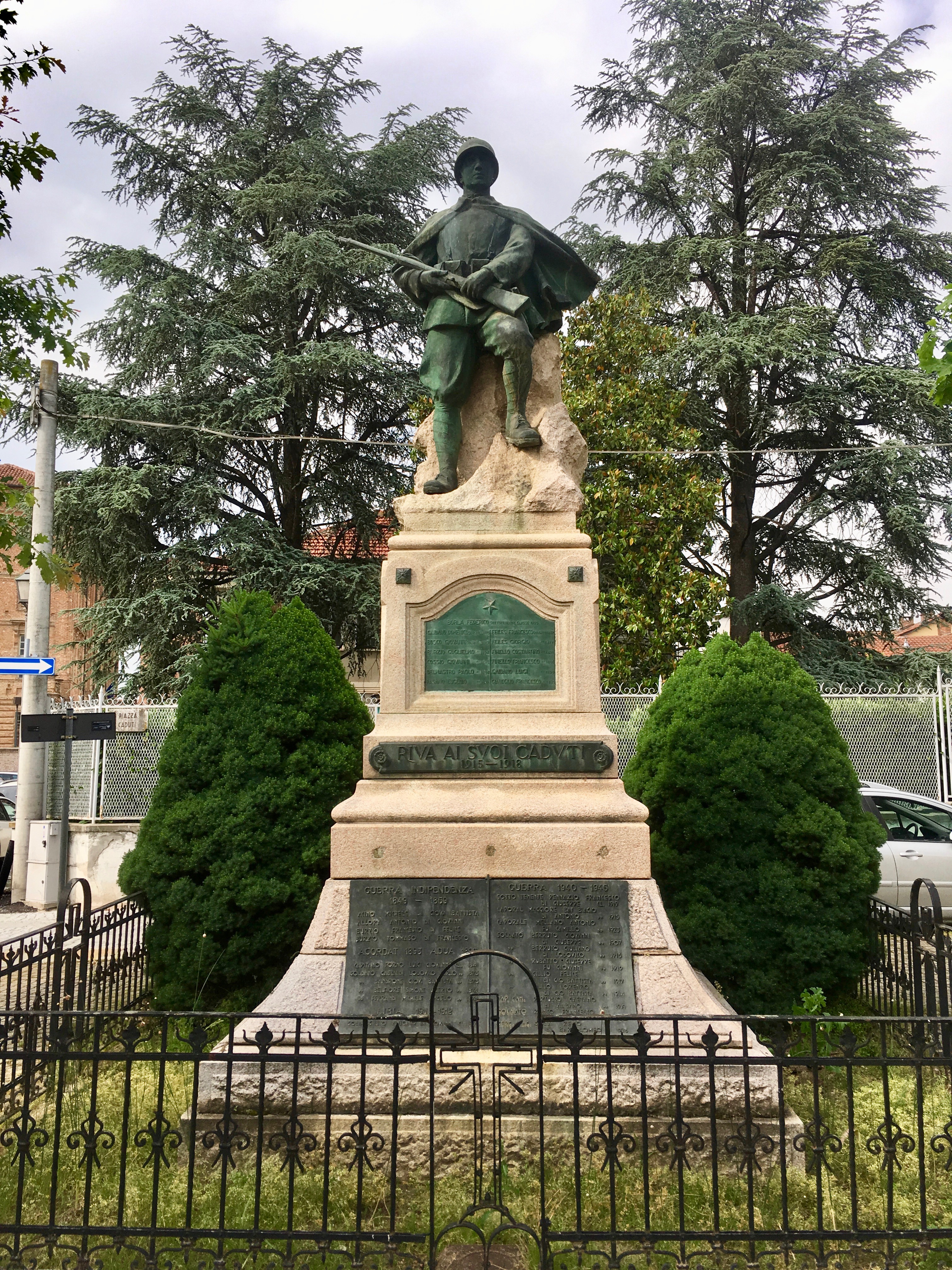 monumento-riva737EA299-0E61-3B48-671D-AAB0C96550F7.jpg